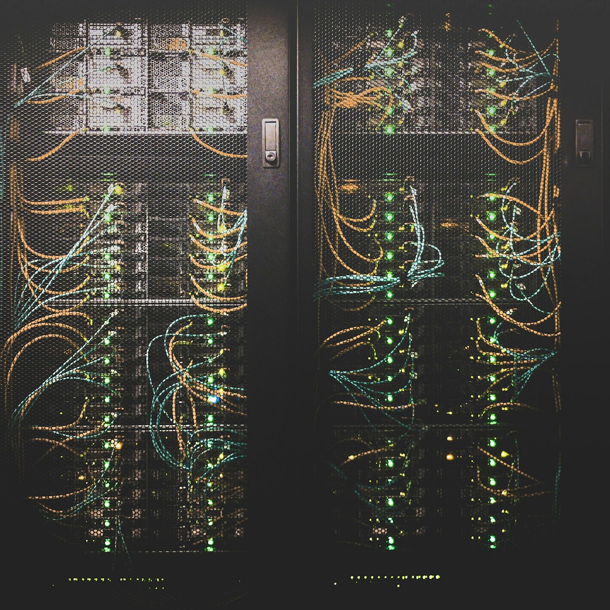 Server-Infrastruktur mit 24/7 Monitoring durch Managed Security